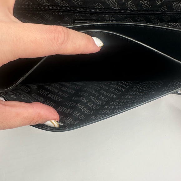 NWT black embossed Steve Madden shoulder/ crossbody bag with coin purse - Picture 4 of 6